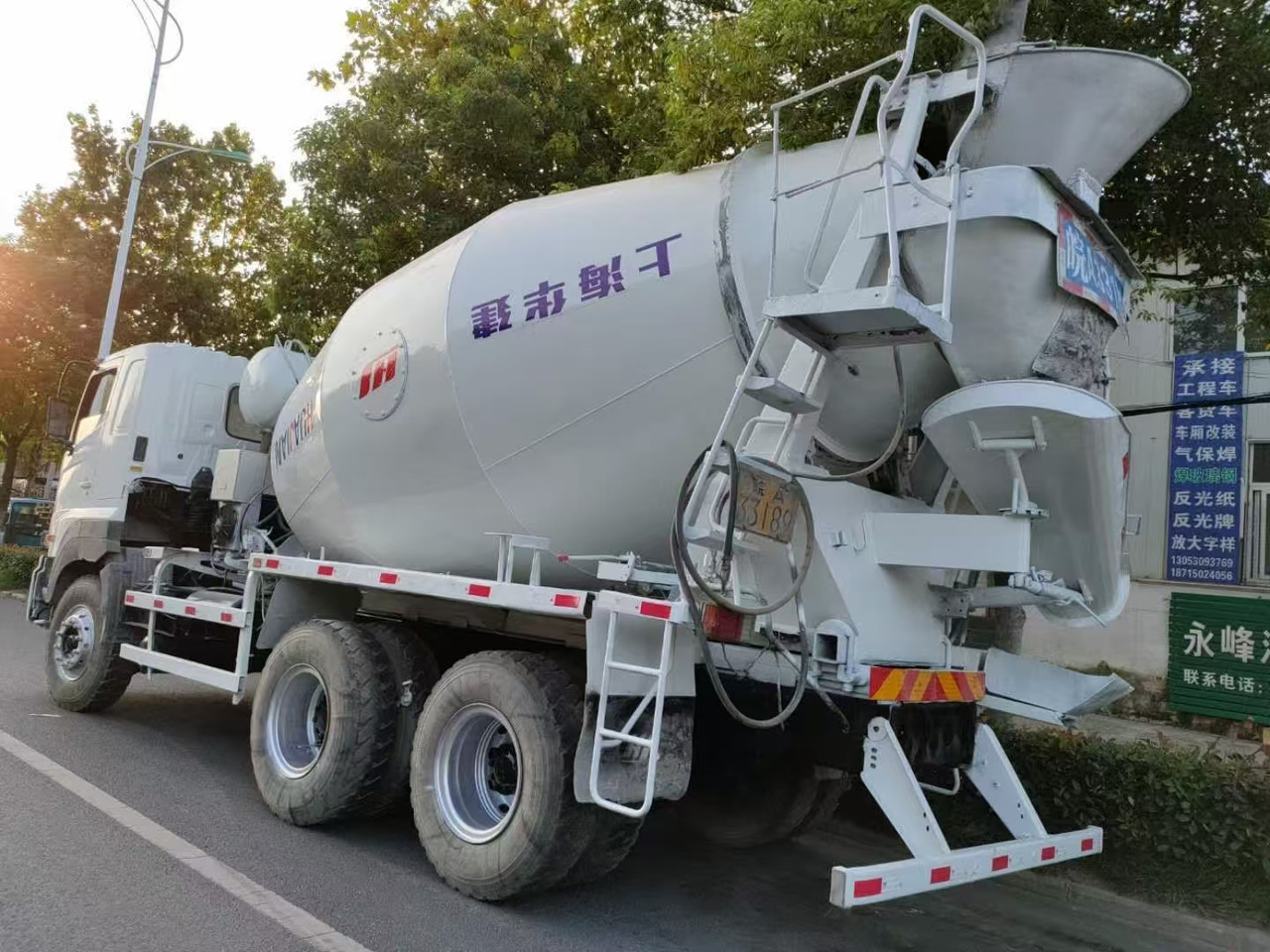 HINO 700  - Tank truck: picture 5 HINO 700  - Tank truck: picture 5