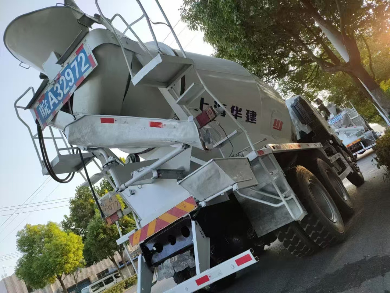 HINO 700  - Tank truck: picture 4 HINO 700  - Tank truck: picture 4