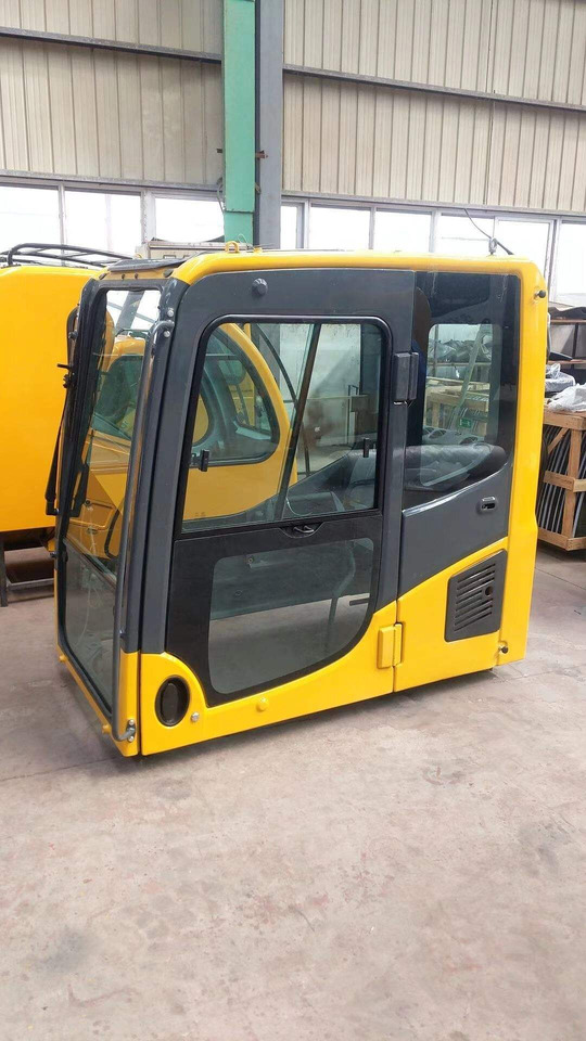 KOMATSU PC 210-8 - Cab for Excavator: picture 4 KOMATSU PC 210-8 - Cab for Excavator: picture 4