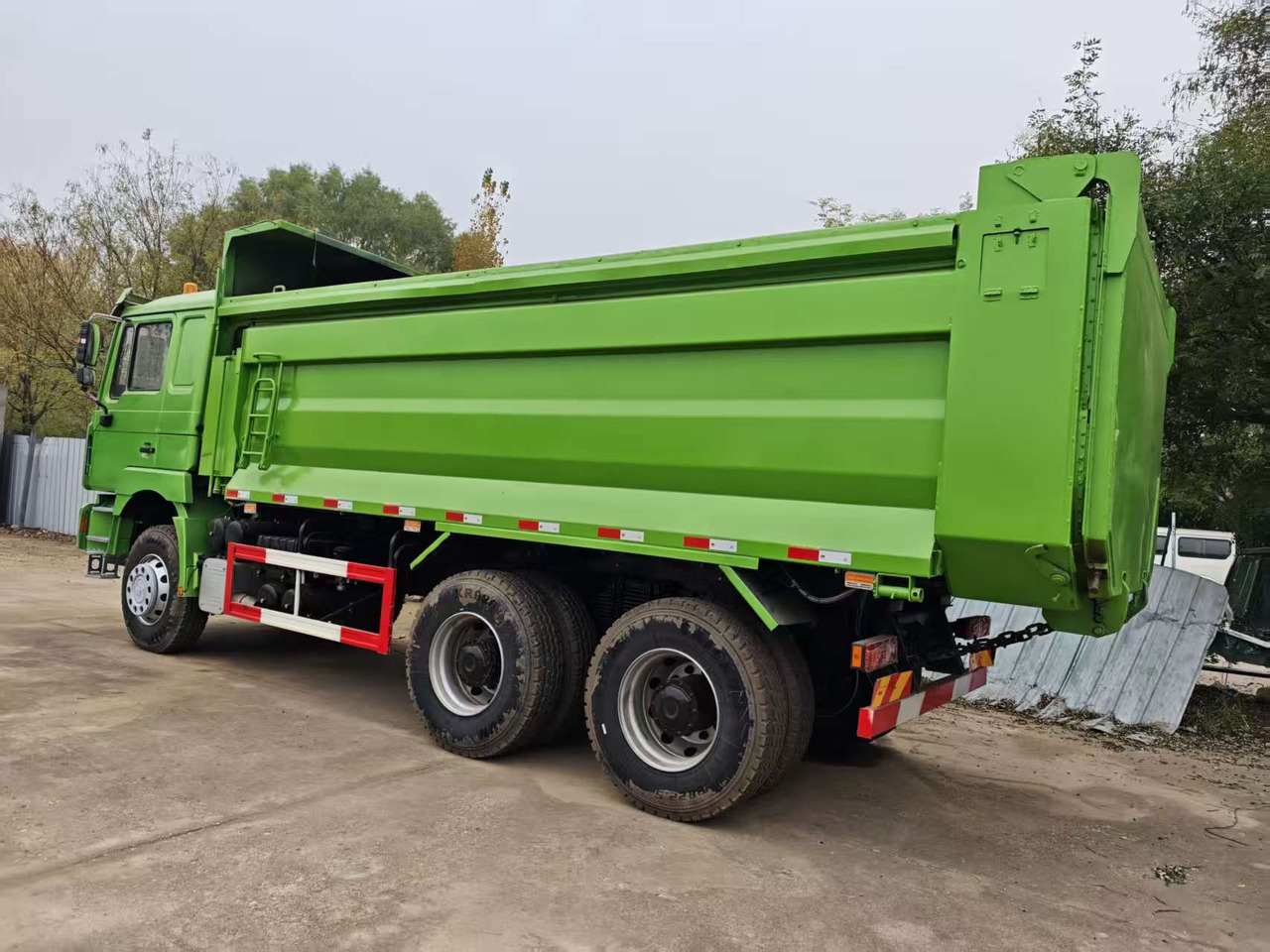 SHACMAN F3000 - Tank truck: picture 1 SHACMAN F3000 - Tank truck: picture 1