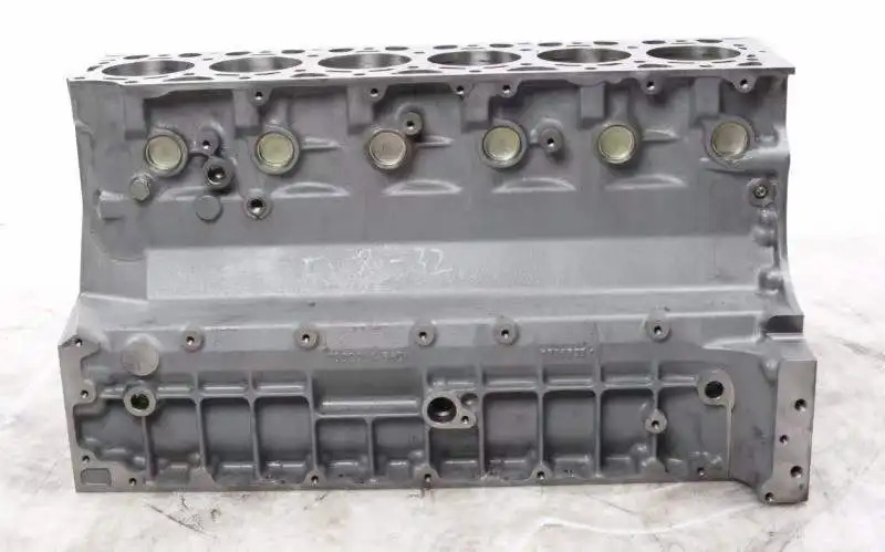 VOLVO D6E - Cylinder block for Excavator: picture 2 VOLVO D6E - Cylinder block for Excavator: picture 2
