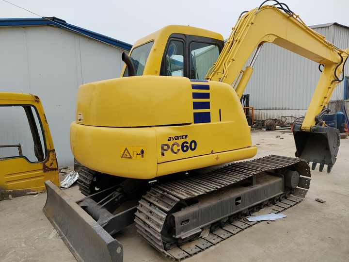Cheap Used Komatsu PC60-7 Crawler Excavator with High Efficiency Used Heavy Machinery Komatsu P60-7 Digger Cheap for Sale - Crawler excavator: picture 3 Cheap Used Komatsu PC60-7 Crawler Excavator with High Efficiency Used Heavy Machinery Komatsu P60-7 Digger Cheap for Sale - Crawler excavator: picture 3