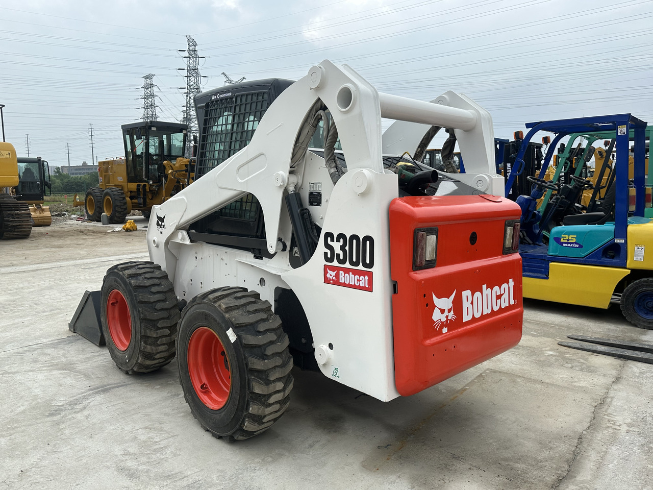 Second hand Hot sale skid-steers Bobcat S300 - Construction machinery: picture 2 Second hand Hot sale skid-steers Bobcat S300 - Construction machinery: picture 2