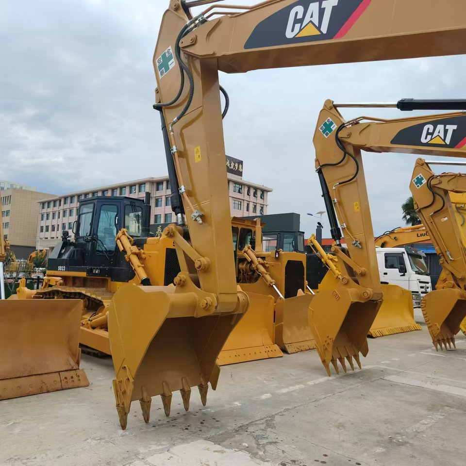 Used high quality excavator CAT 323D2L Made in Japan - Crawler excavator: picture 4 Used high quality excavator CAT 323D2L Made in Japan - Crawler excavator: picture 4
