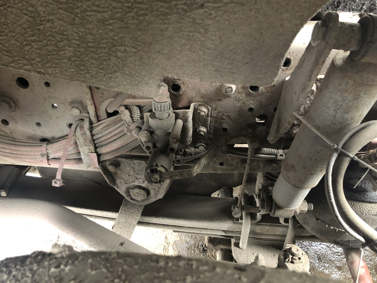 IVECO EuroTech 180E34 - Cab chassis truck: picture 5 IVECO EuroTech 180E34 - Cab chassis truck: picture 5