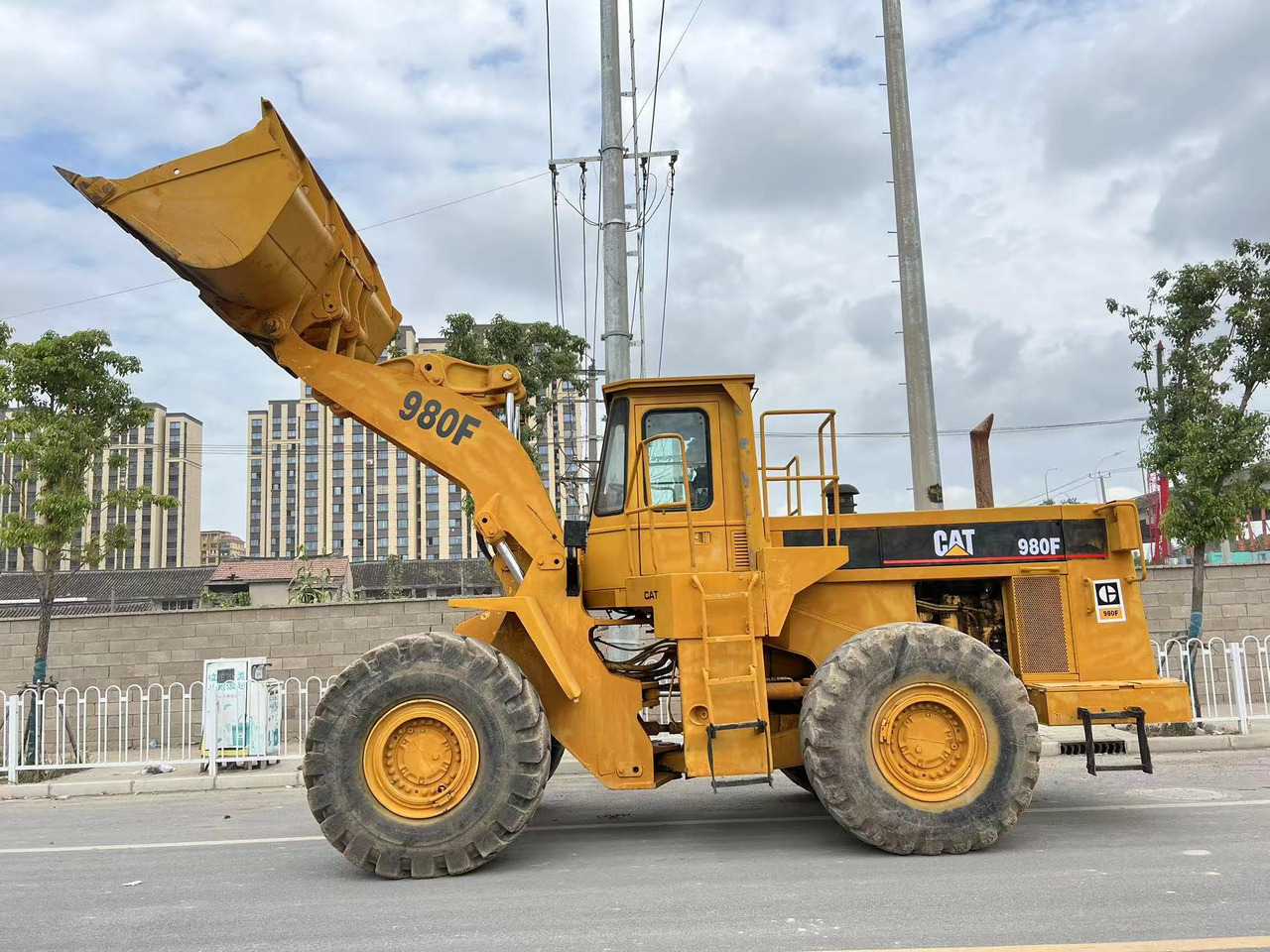 CATERPILLAR 980F - Crawler loader: picture 4 CATERPILLAR 980F - Crawler loader: picture 4