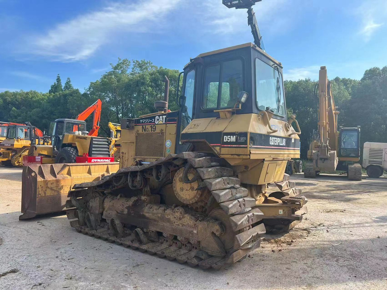 CATERPILLAR D5M - Bulldozer: picture 4 CATERPILLAR D5M - Bulldozer: picture 4