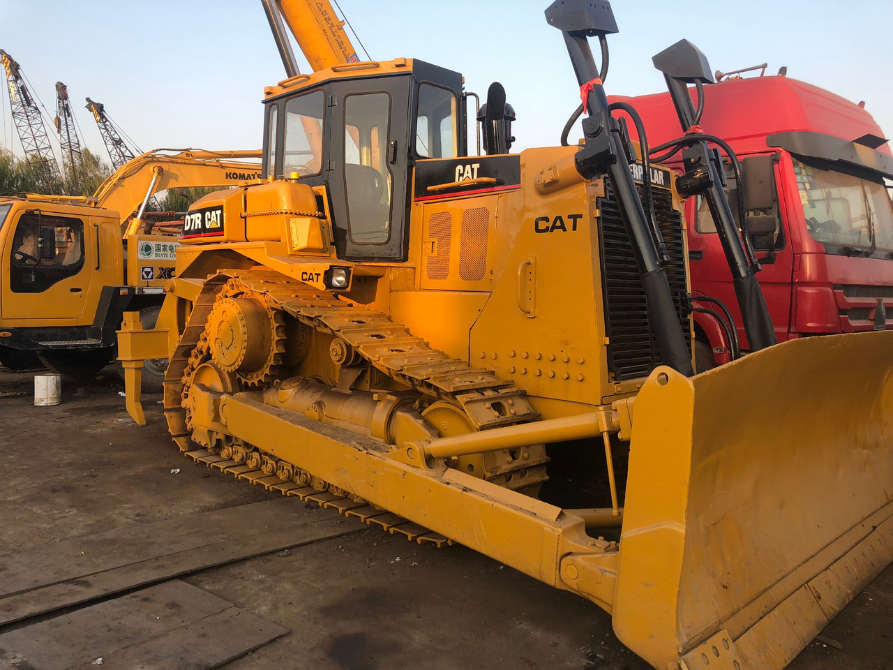 CATERPILLAR D7R - Bulldozer: picture 1 CATERPILLAR D7R - Bulldozer: picture 1