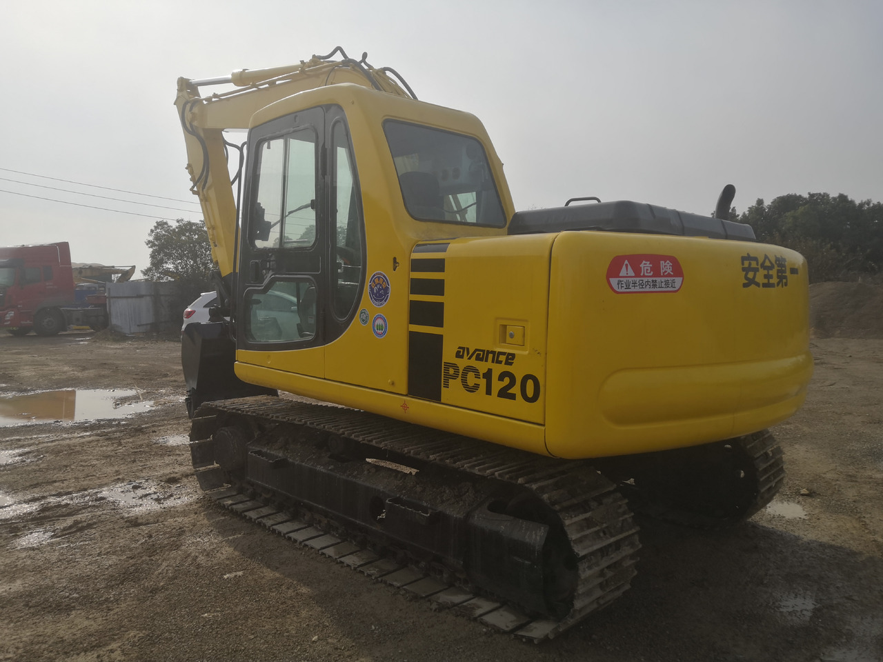 KOMATSU PC120-6 - Crawler excavator: picture 3 KOMATSU PC120-6 - Crawler excavator: picture 3
