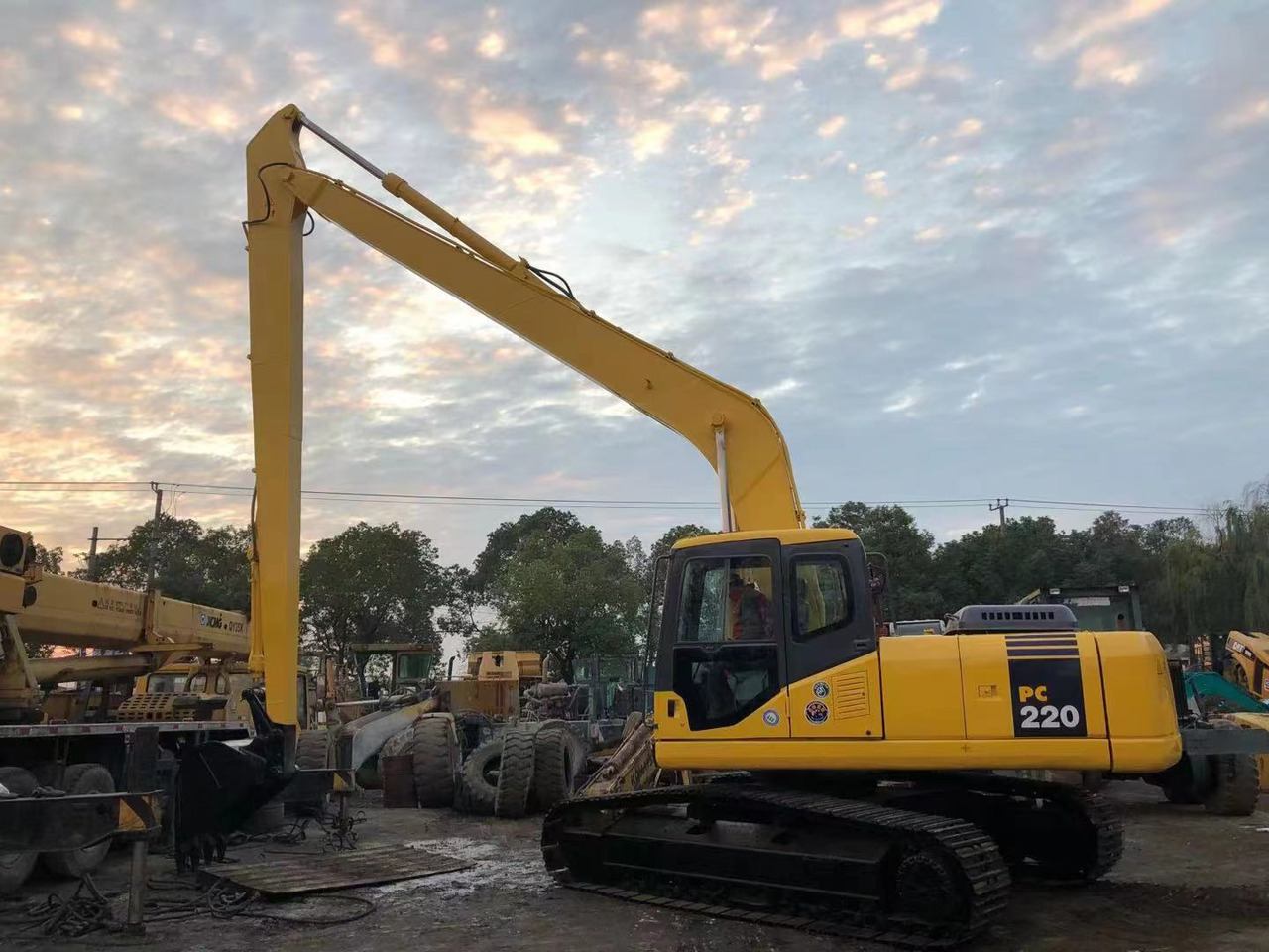 KOMATSU PC220-7 - Crawler excavator: picture 2 KOMATSU PC220-7 - Crawler excavator: picture 2