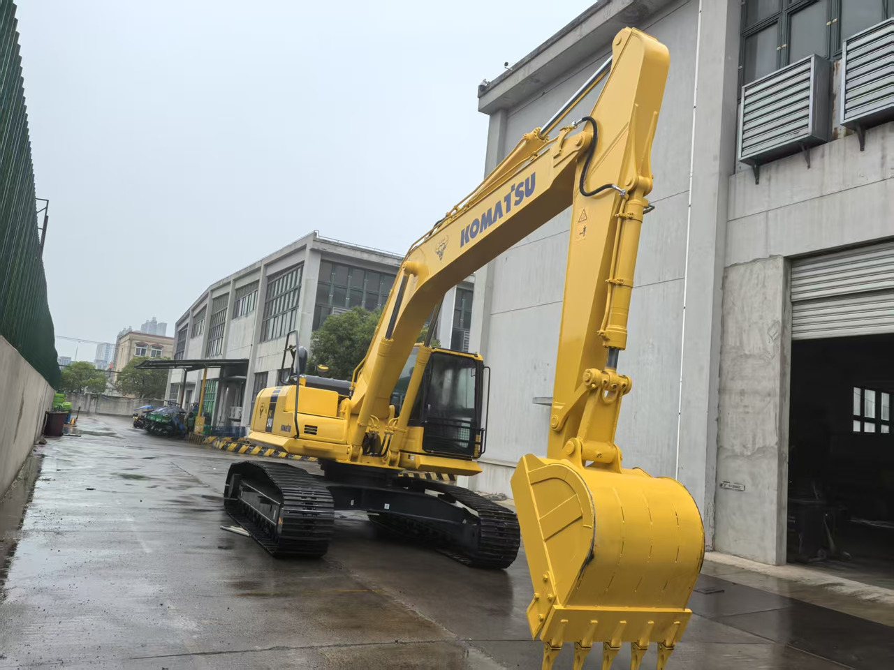 KOMATSU PC240LC-8M0 - Crawler excavator: picture 2 KOMATSU PC240LC-8M0 - Crawler excavator: picture 2