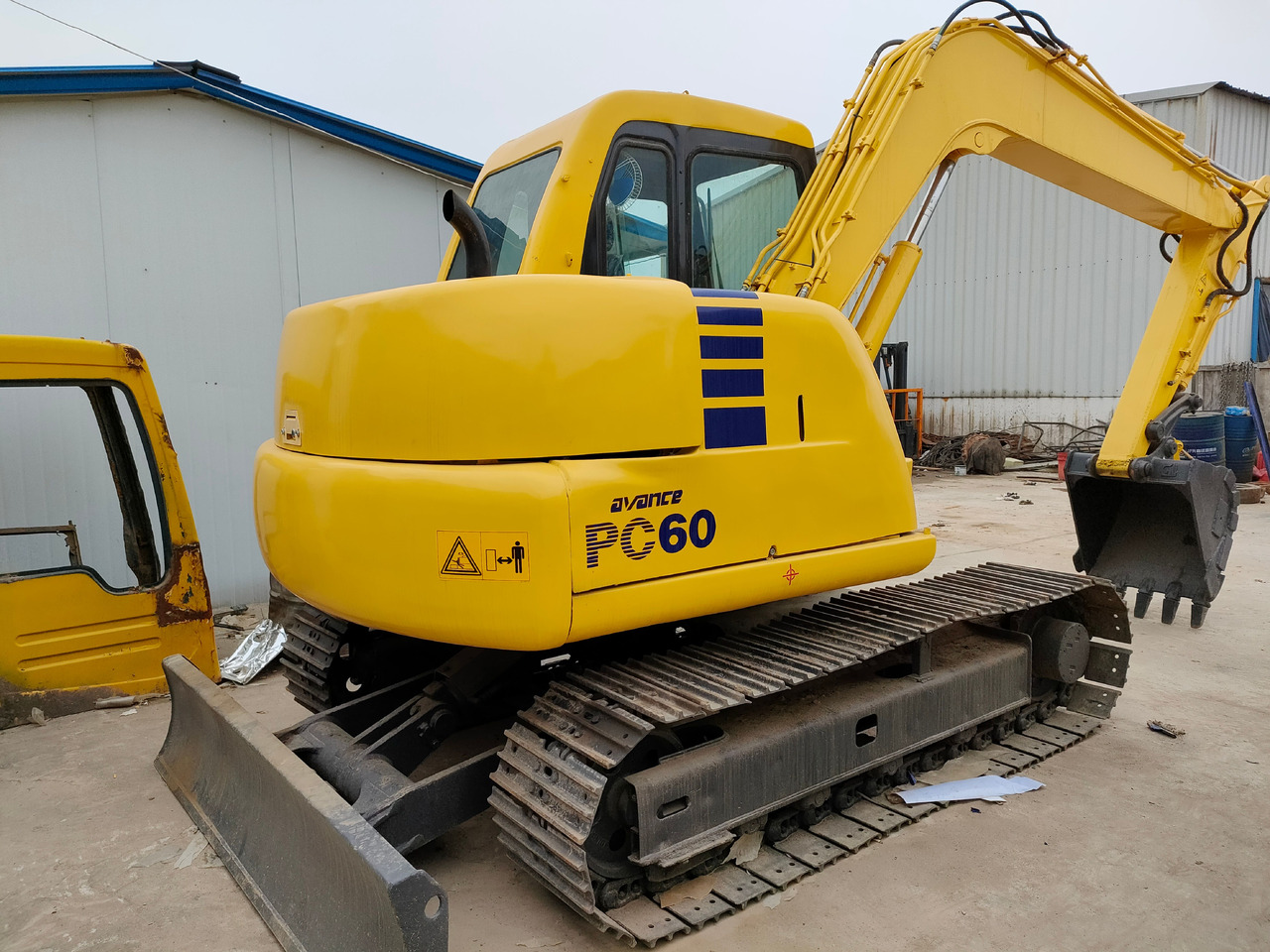 KOMATSU PC60-7 - Crawler excavator: picture 4 KOMATSU PC60-7 - Crawler excavator: picture 4