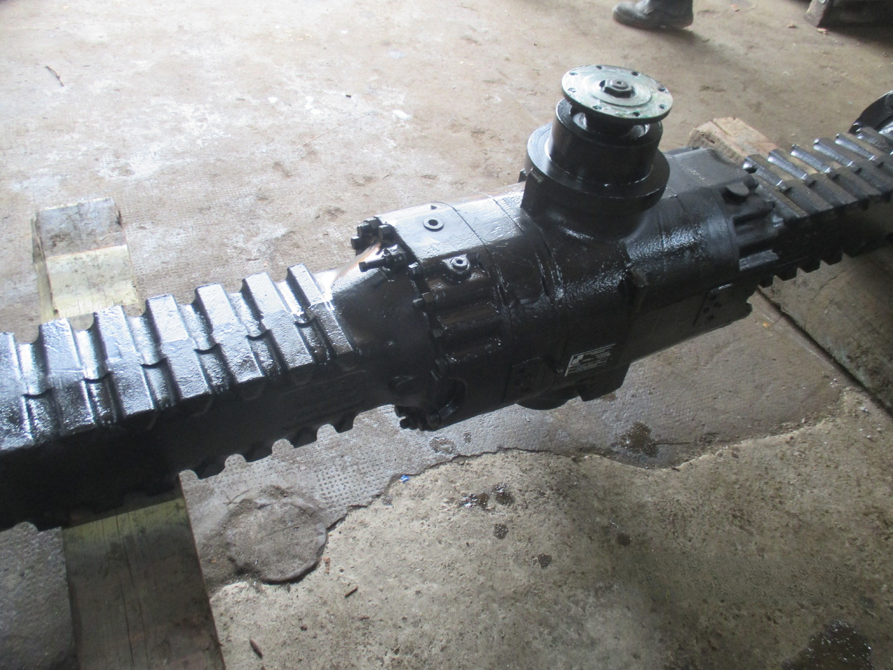 Most napędowy Clark Hurth 123/001 - Axle and parts for Construction machinery: picture 1 Most napędowy Clark Hurth 123/001 - Axle and parts for Construction machinery: picture 1