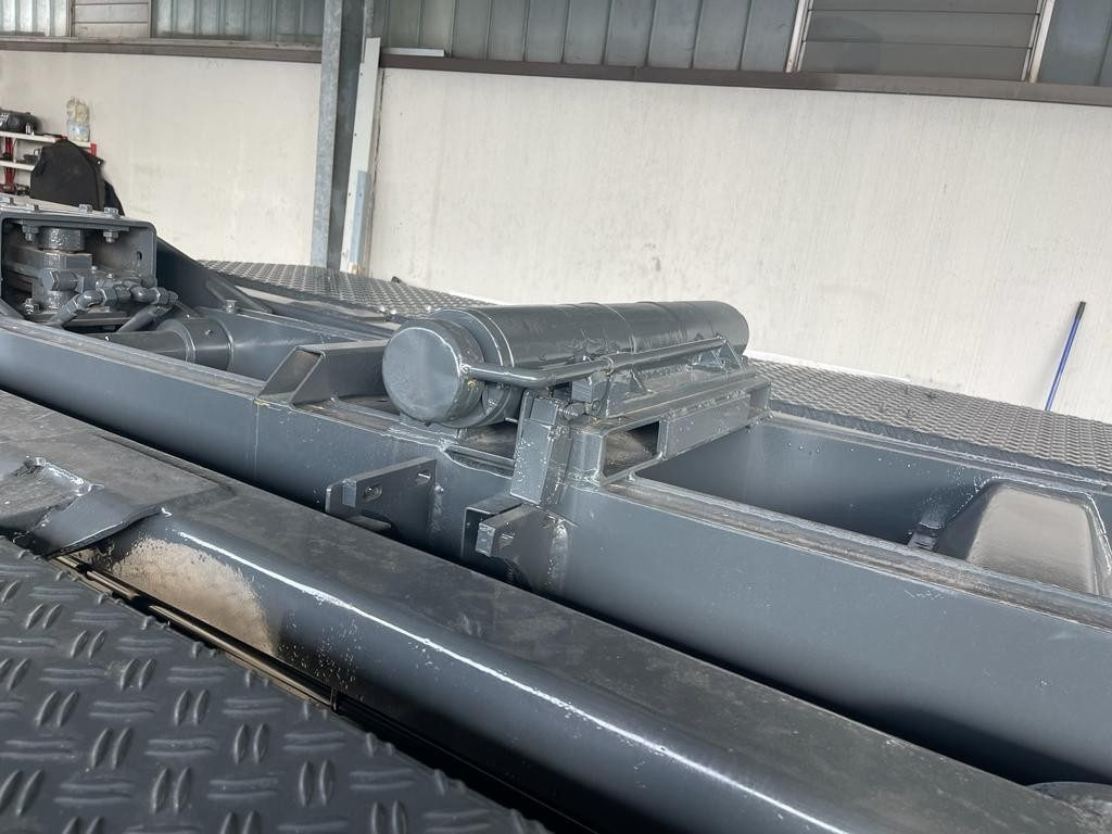 BLOCCAGGIO POSTERIORE INTERNO CON 2 PISTONI - Body and exterior for Truck: picture 2 BLOCCAGGIO POSTERIORE INTERNO CON 2 PISTONI - Body and exterior for Truck: picture 2