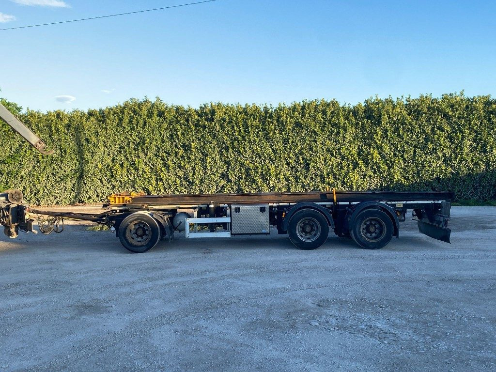 CARDI RIMORCHIO CARDI SCARRABILE RIBALTABILE PNEUMATICO - Roll-off/ Skip trailer: picture 3 CARDI RIMORCHIO CARDI SCARRABILE RIBALTABILE PNEUMATICO - Roll-off/ Skip trailer: picture 3