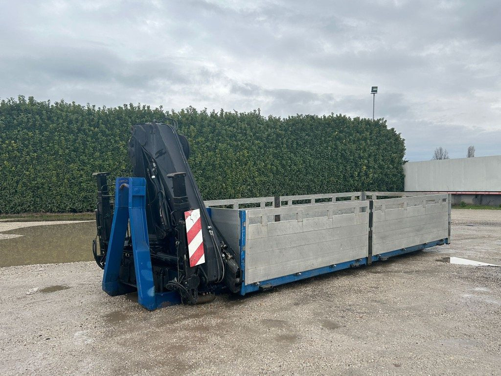 CONTAINER SCARRABILE USATO A PIANALE CON GRU - Roll-off container: picture 1 CONTAINER SCARRABILE USATO A PIANALE CON GRU - Roll-off container: picture 1