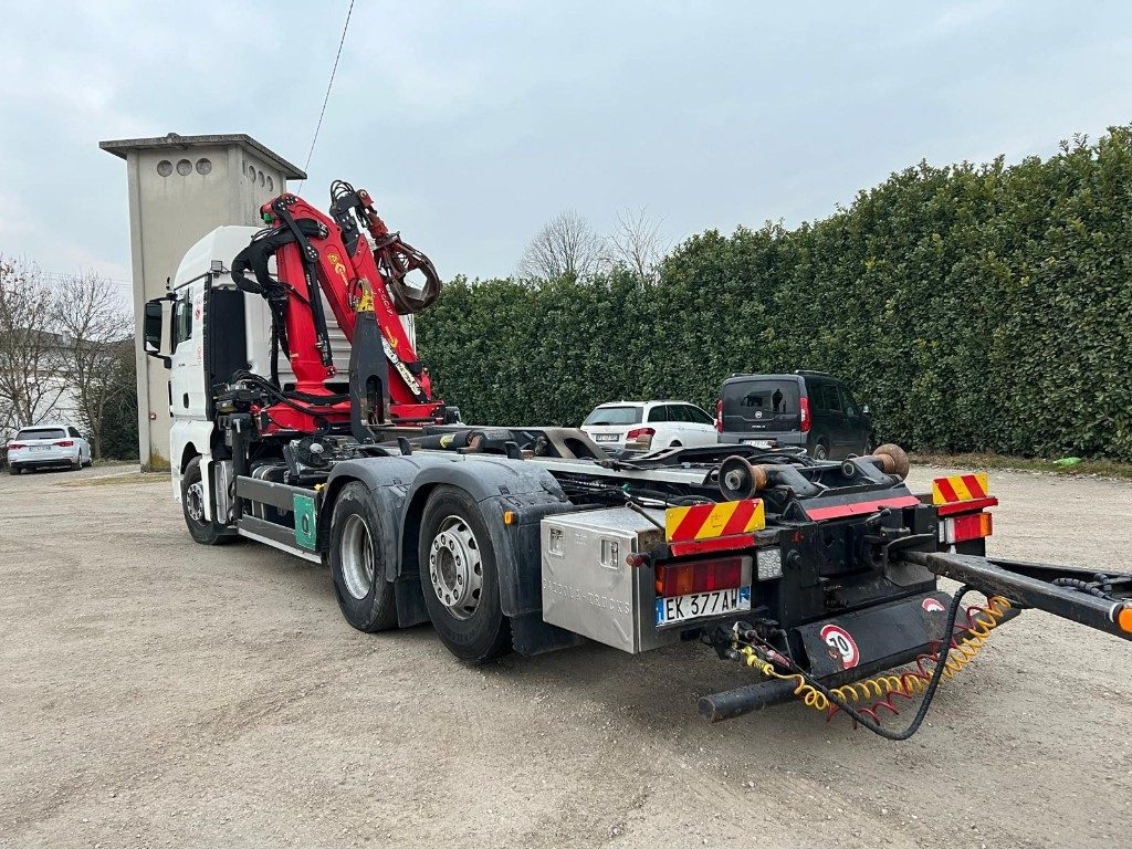 MAN TGX 26.480 SCARRABILE CON GRU - Hook lift truck: picture 5 MAN TGX 26.480 SCARRABILE CON GRU - Hook lift truck: picture 5