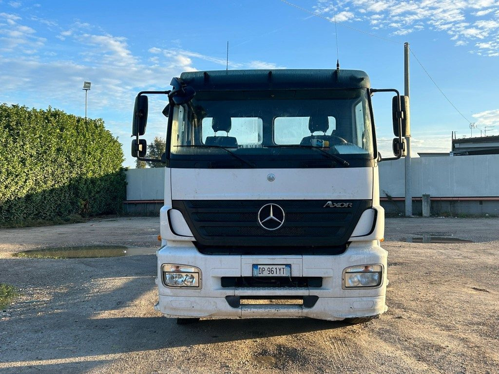 MERCEDES-BENZ MERCEDES 2533 SCARRABILE - Hook lift truck: picture 2 MERCEDES-BENZ MERCEDES 2533 SCARRABILE - Hook lift truck: picture 2