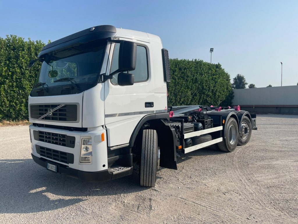 VOLVO FM9 SCARRABILE - Hook lift truck: picture 1 VOLVO FM9 SCARRABILE - Hook lift truck: picture 1