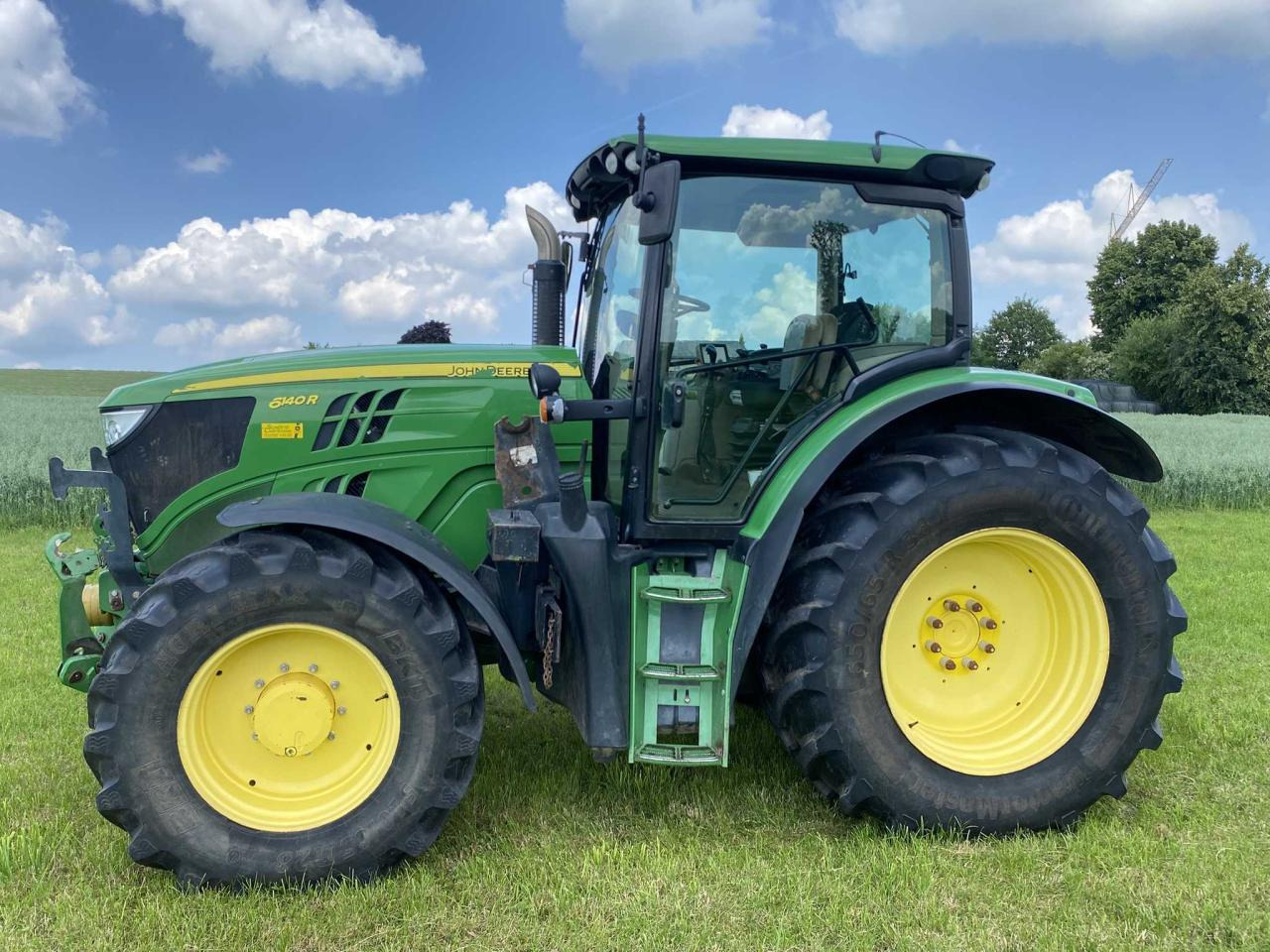 John Deere 6140 R - Farm tractor: picture 2 John Deere 6140 R - Farm tractor: picture 2