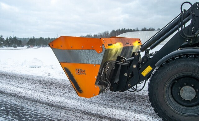 KVex hiekoituskauhat - Sand/ Salt spreader: picture 4 KVex hiekoituskauhat - Sand/ Salt spreader: picture 4