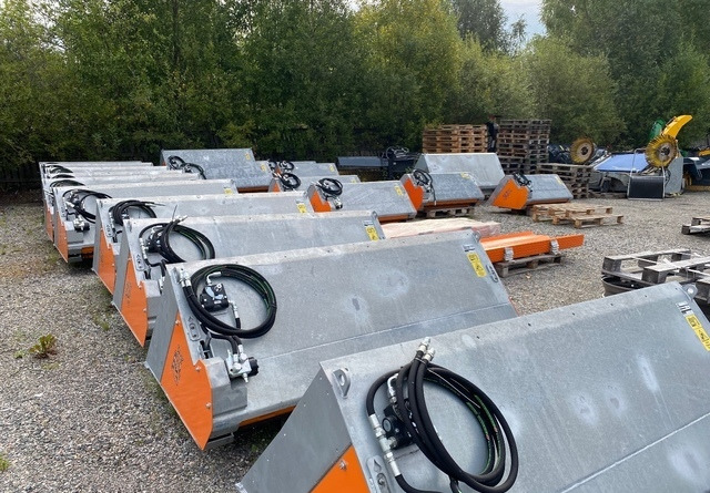 KVex hiekoituskauhat - Sand/ Salt spreader: picture 1 KVex hiekoituskauhat - Sand/ Salt spreader: picture 1