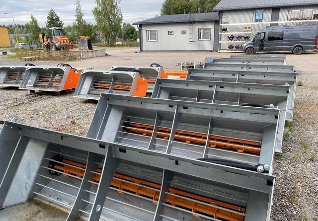 KVex hiekoituskauhat - Sand/ Salt spreader: picture 2 KVex hiekoituskauhat - Sand/ Salt spreader: picture 2