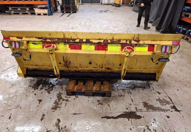 Tuppihiekotin - Sand/ Salt spreader: picture 1 Tuppihiekotin - Sand/ Salt spreader: picture 1