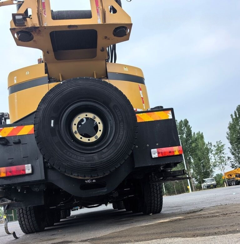 SANY Sany STC1000T STC800T 100T 100ton mobile crane - Mobile crane: picture 4 SANY Sany STC1000T STC800T 100T 100ton mobile crane - Mobile crane: picture 4