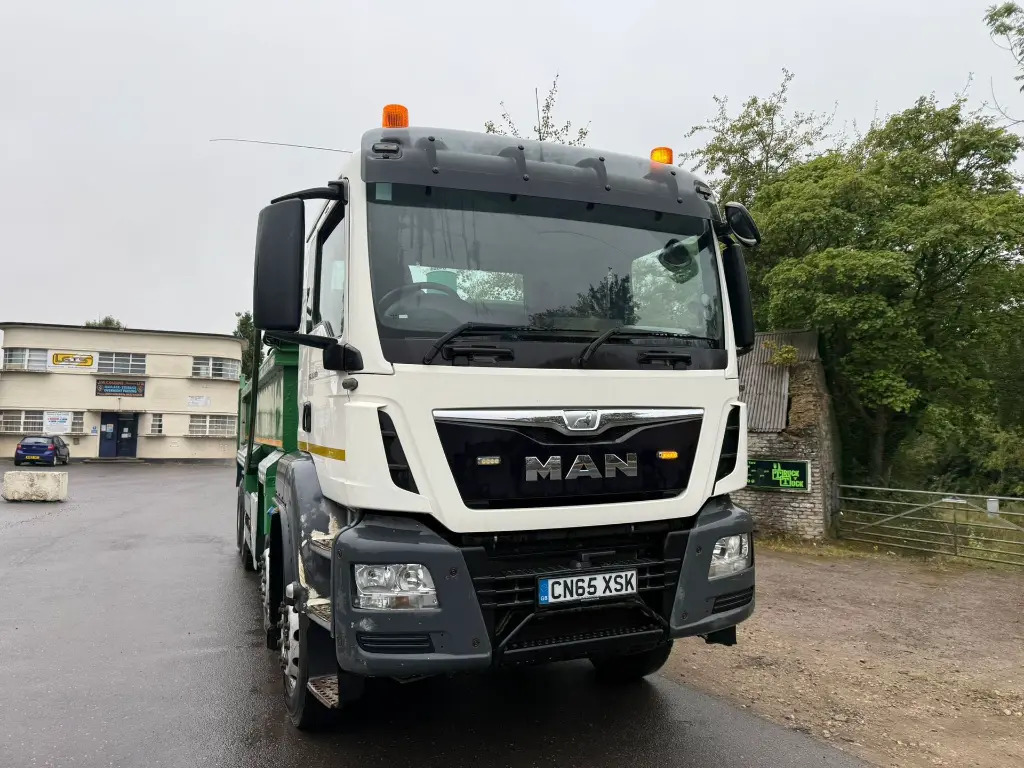 MAN TGS 35.400 8x4 Tipper - RHD (XSK) - Tipper: picture 2 MAN TGS 35.400 8x4 Tipper - RHD (XSK) - Tipper: picture 2