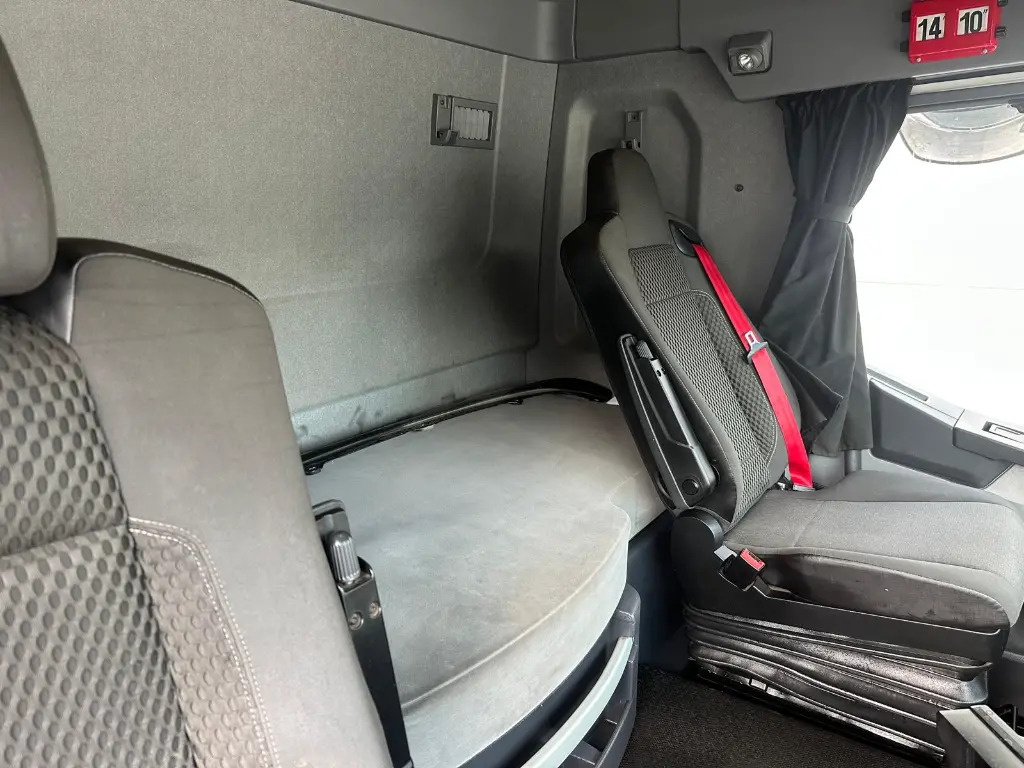 Tractor unit Renault T 460 (EJF): picture 13