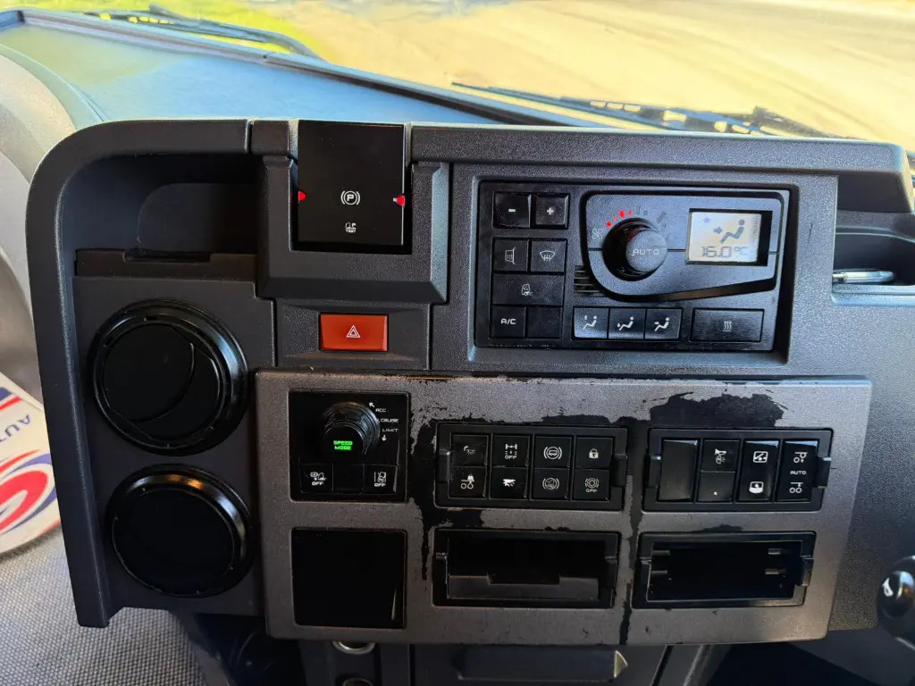 Tractor unit Renault T 480 (UBS): picture 10