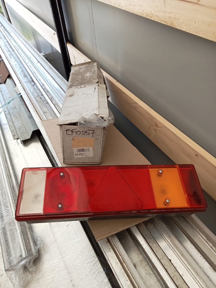 Trouillet FEU ARRIERE GAUCHE LC7T - Tail light: picture 1 Trouillet FEU ARRIERE GAUCHE LC7T - Tail light: picture 1