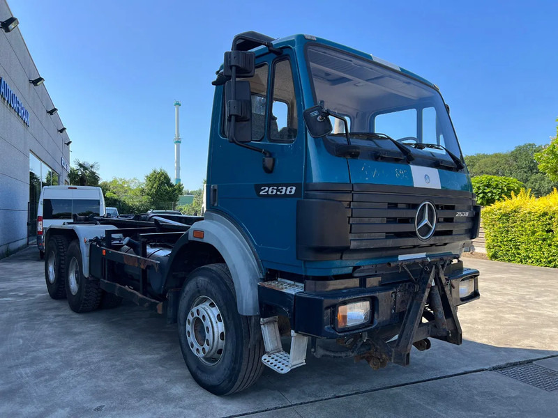 Mercedes-Benz SK 2638 V8 Ex-politie voertuig - Hook lift truck: picture 3 Mercedes-Benz SK 2638 V8 Ex-politie voertuig - Hook lift truck: picture 3