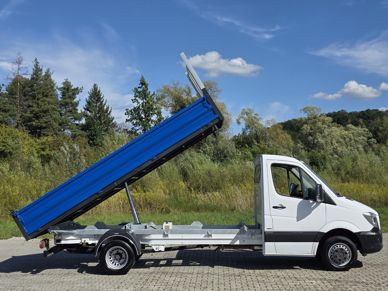 MERCEDES-BENZ Sprinter 419 CDI Wywrotka 4.50 M ! Kiper 3-Stronny ! Klima ! 3.0 CDI * 190 Km ! - Tipper van: picture 3 MERCEDES-BENZ Sprinter 419 CDI Wywrotka 4.50 M ! Kiper 3-Stronny ! Klima ! 3.0 CDI * 190 Km ! - Tipper van: picture 3