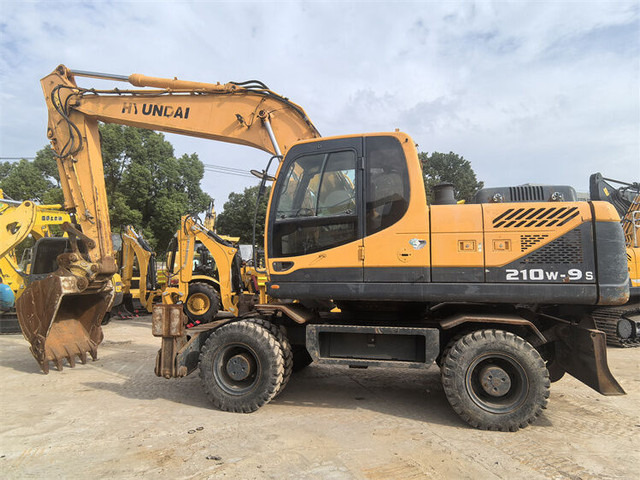 Hyundai R210W-9S - Wheel excavator: picture 2 Hyundai R210W-9S - Wheel excavator: picture 2