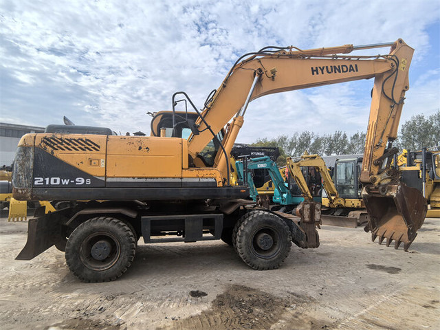 Hyundai R210W-9S - Wheel excavator: picture 1 Hyundai R210W-9S - Wheel excavator: picture 1