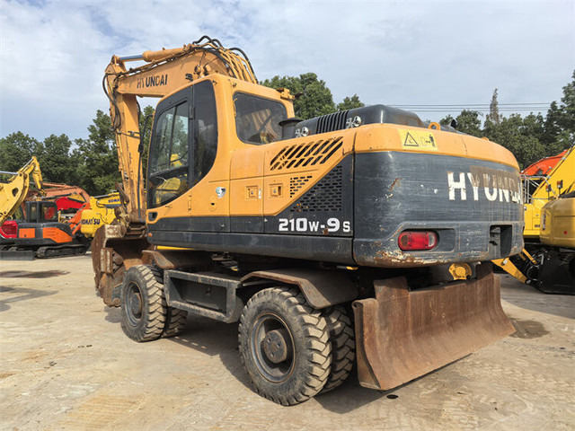 Hyundai R210W-9S - Wheel excavator: picture 3 Hyundai R210W-9S - Wheel excavator: picture 3