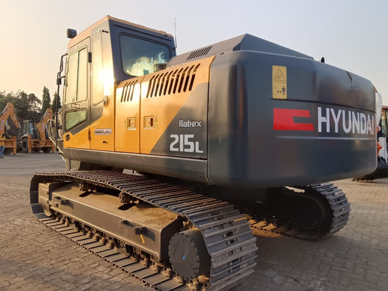 New Hyundai R215L tracked excavator - Crawler excavator: picture 4 New Hyundai R215L tracked excavator - Crawler excavator: picture 4