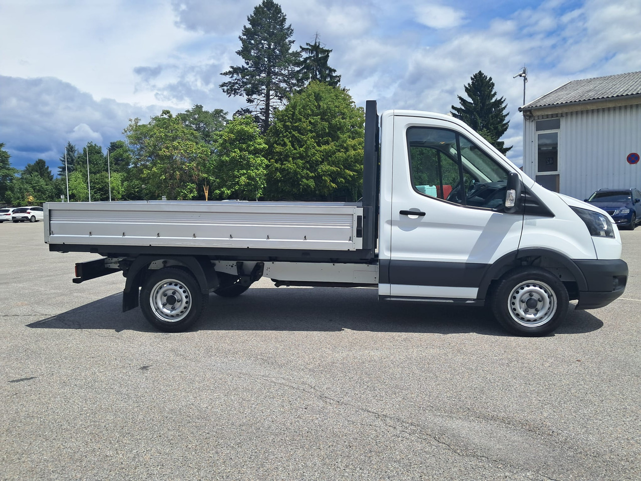 FORD TR Pritsche L2 | EZ 2018 | Euro 6 | Schaltgetr. - Flatbed van: picture 3 FORD TR Pritsche L2 | EZ 2018 | Euro 6 | Schaltgetr. - Flatbed van: picture 3