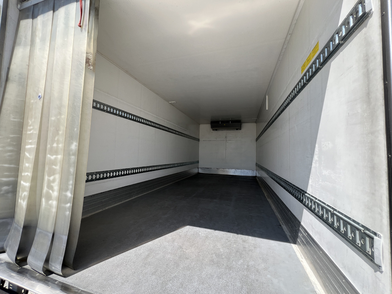 Refrigerator truck MERCEDES-BENZ Mercedes-Benz Atego 1221 Kühlkoffer mit LBW | EZ 2016 | | Klima | Tempomat | Diff. Hinterachse: picture 9