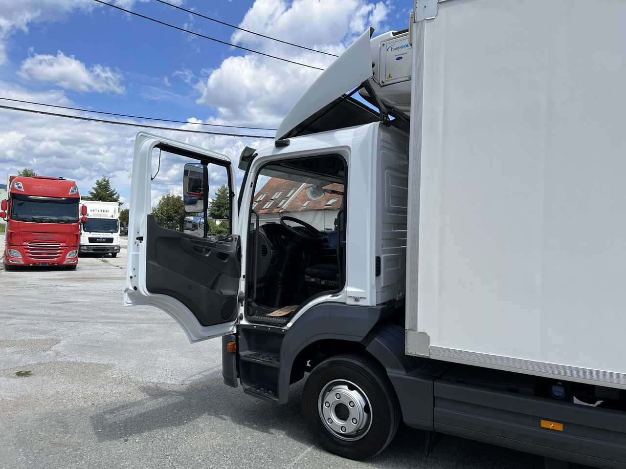 Refrigerator truck MERCEDES-BENZ Mercedes-Benz Atego 1221 Kühlkoffer mit LBW | EZ 2016 | | Klima | Tempomat | Diff. Hinterachse: picture 11