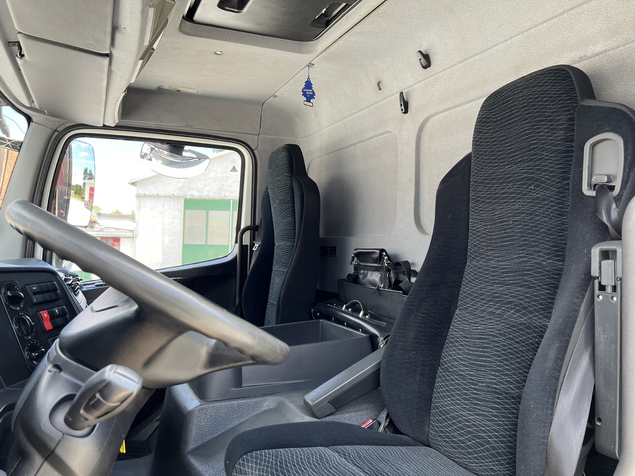 Refrigerator truck MERCEDES-BENZ Mercedes-Benz Atego 1221 Kühlkoffer mit LBW | EZ 2016 | | Klima | Tempomat | Diff. Hinterachse: picture 13