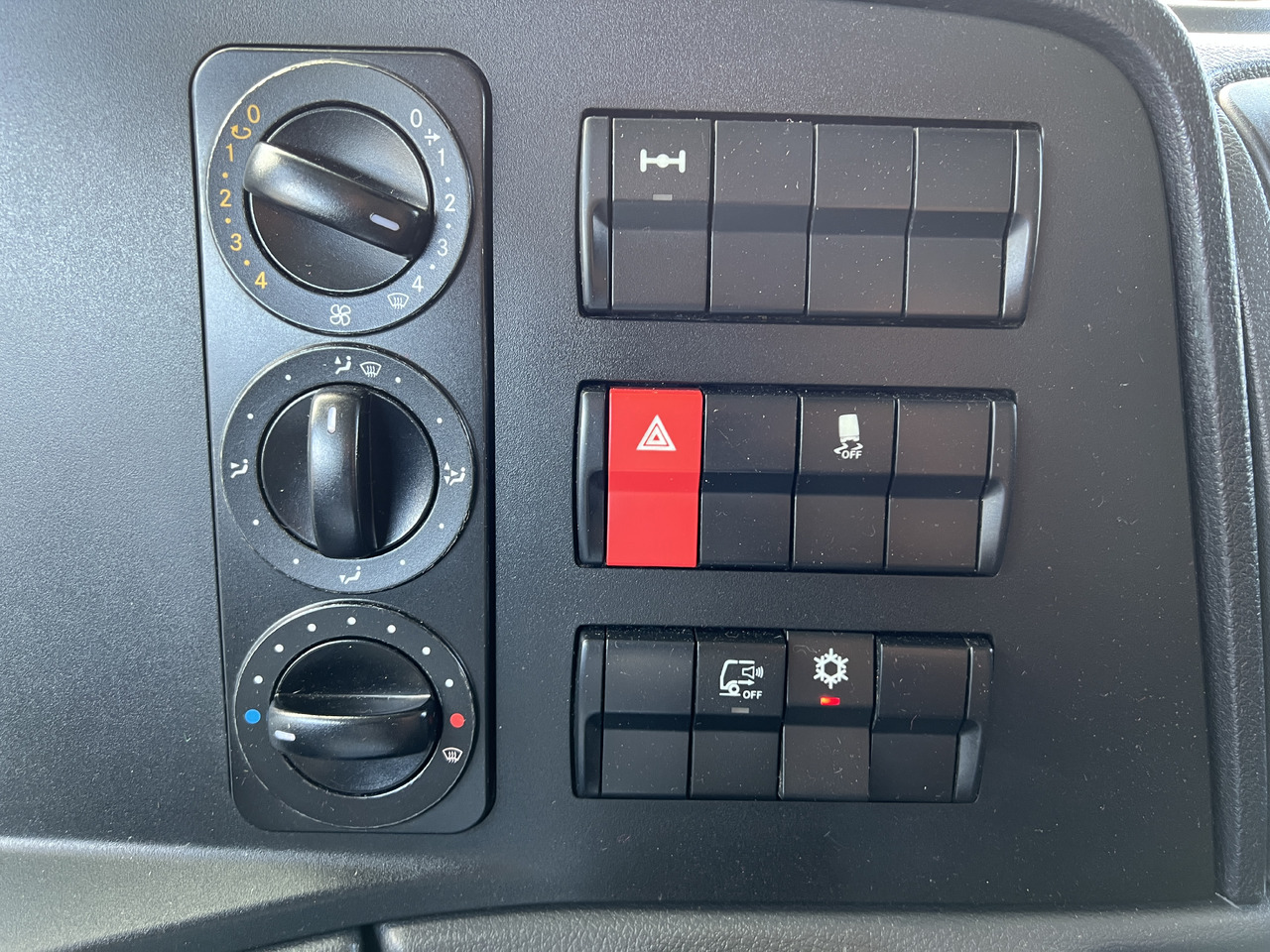 Refrigerator truck MERCEDES-BENZ Mercedes-Benz Atego 1221 Kühlkoffer mit LBW | EZ 2016 | | Klima | Tempomat | Diff. Hinterachse: picture 16