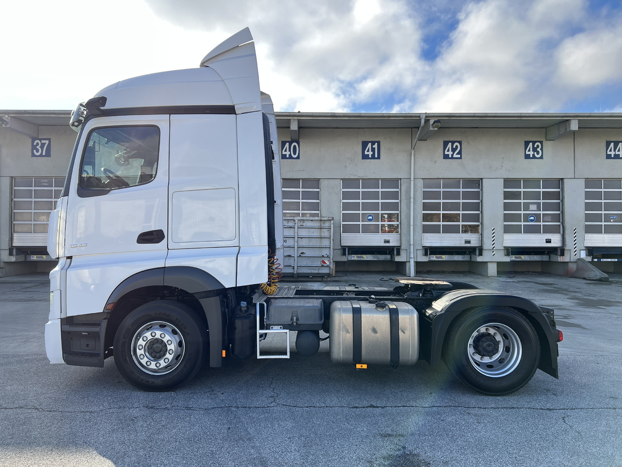 MERCEDES-BENZ Mercedes-Benz Actros 1846 | Standklima | Retarder | Euro 6 - Tractor unit: picture 5 MERCEDES-BENZ Mercedes-Benz Actros 1846 | Standklima | Retarder | Euro 6 - Tractor unit: picture 5