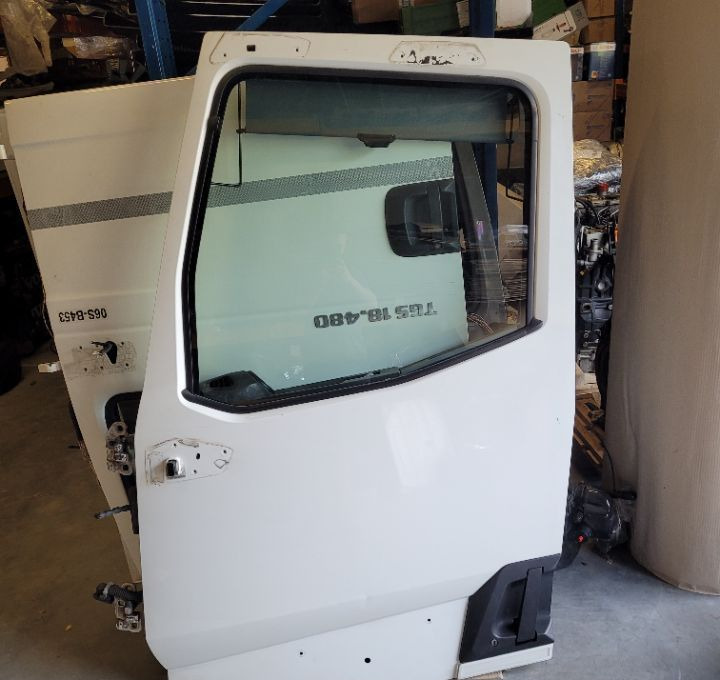 DRZWI LEWE RENAULT RANGE T GAMA - Door and parts for Truck: picture 1 DRZWI LEWE RENAULT RANGE T GAMA - Door and parts for Truck: picture 1