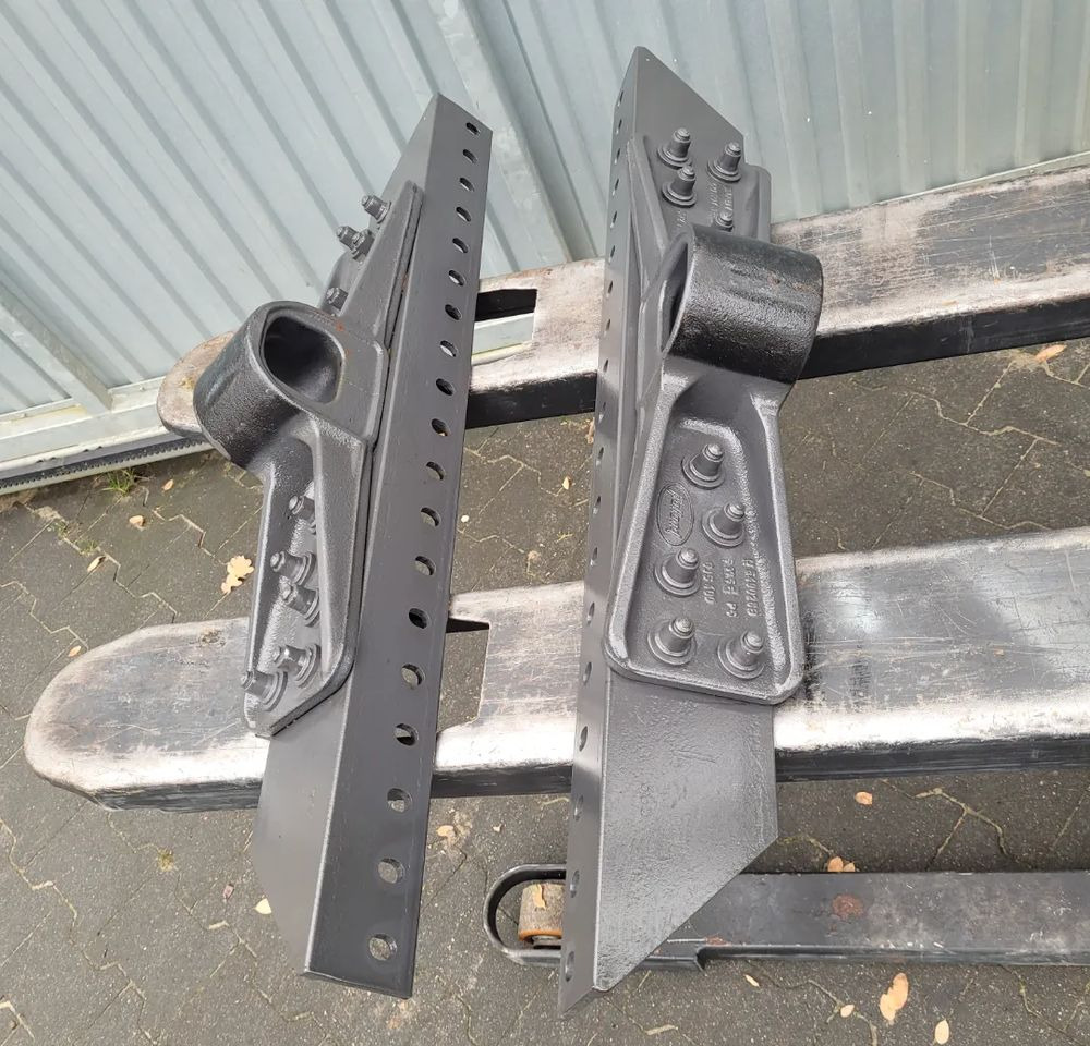 ŁAPY MOCOWANIE SIODLA VOLVO HOLLAND 126239C - Fifth wheel coupling for Truck: picture 1 ŁAPY MOCOWANIE SIODLA VOLVO HOLLAND 126239C - Fifth wheel coupling for Truck: picture 1