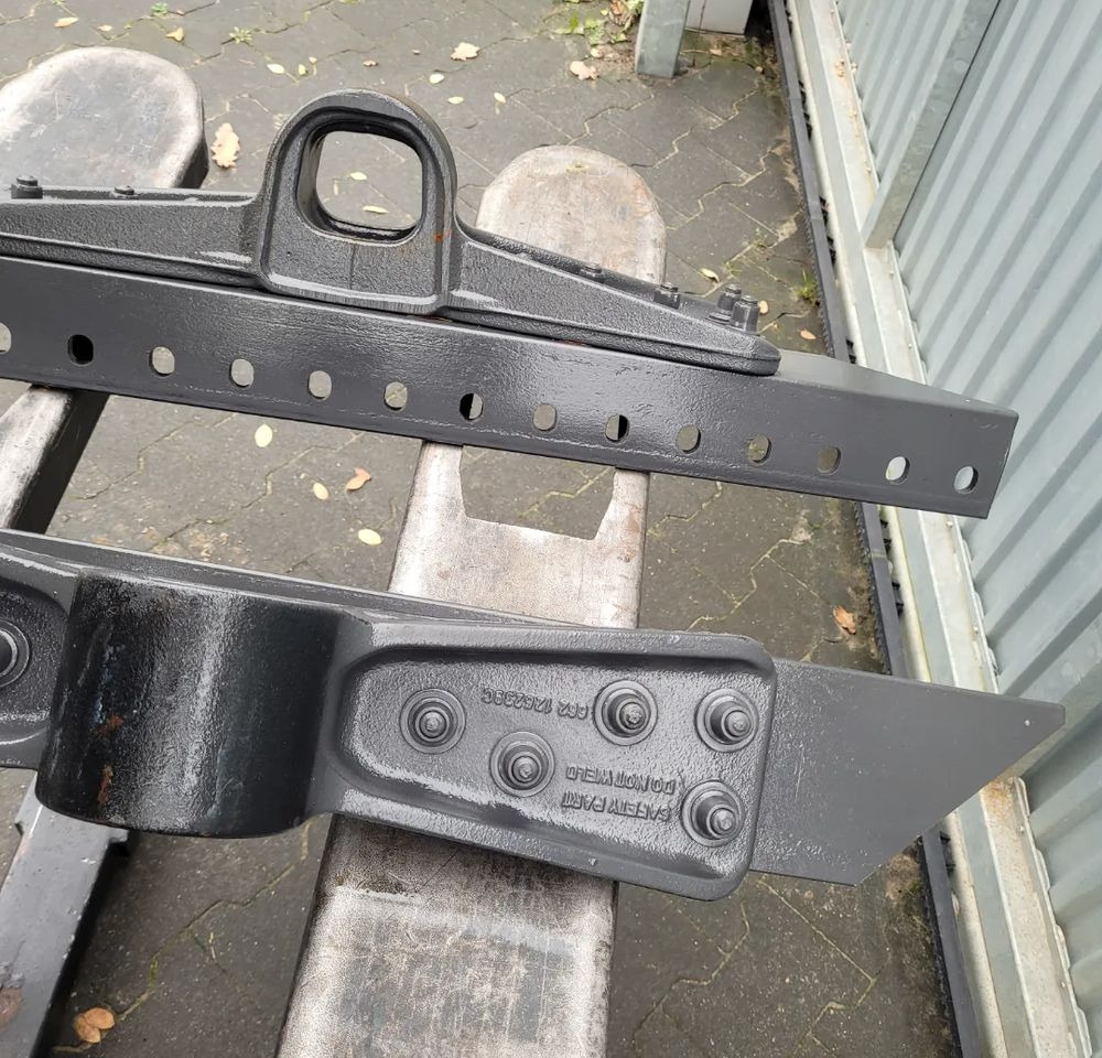 ŁAPY MOCOWANIE SIODLA VOLVO HOLLAND 126239C - Fifth wheel coupling for Truck: picture 3 ŁAPY MOCOWANIE SIODLA VOLVO HOLLAND 126239C - Fifth wheel coupling for Truck: picture 3