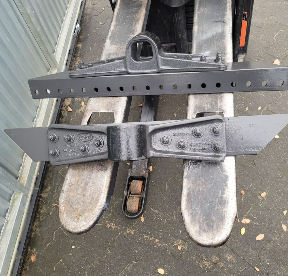 ŁAPY MOCOWANIE SIODLA VOLVO HOLLAND 126239C - Fifth wheel coupling for Truck: picture 2 ŁAPY MOCOWANIE SIODLA VOLVO HOLLAND 126239C - Fifth wheel coupling for Truck: picture 2