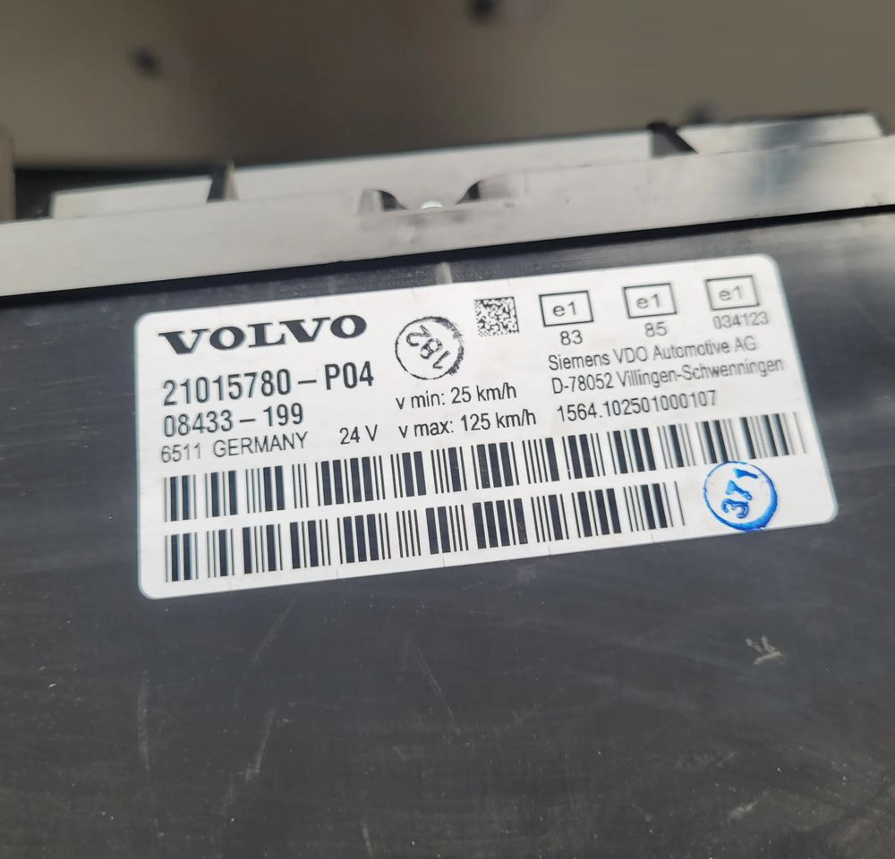 LICZNIK VOLVO FH 21015780 P04 - Dashboard for Truck: picture 2 LICZNIK VOLVO FH 21015780 P04 - Dashboard for Truck: picture 2
